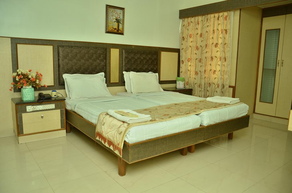 Hotel Aryaas Tirunelveli Buitenkant foto