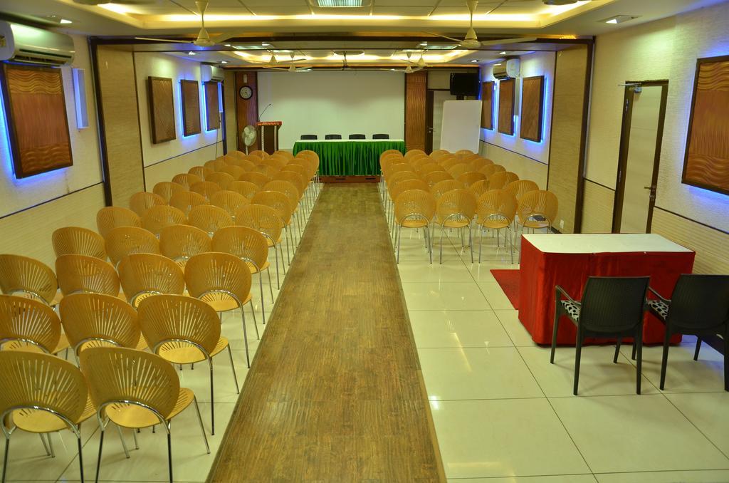 Hotel Aryaas Palayankottai Buitenkant foto