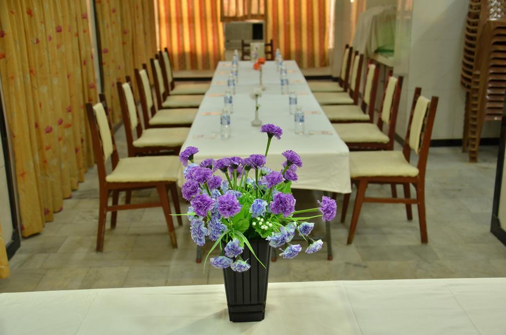 Hotel Aryaas Palayankottai Buitenkant foto