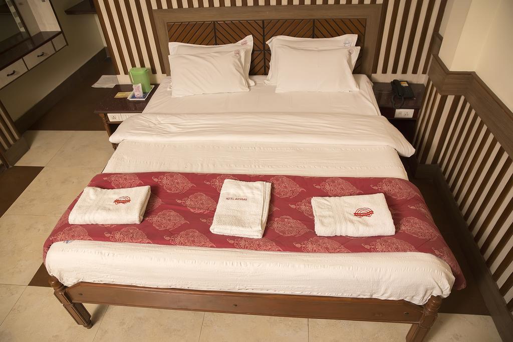 Hotel Aryaas Palayankottai Buitenkant foto