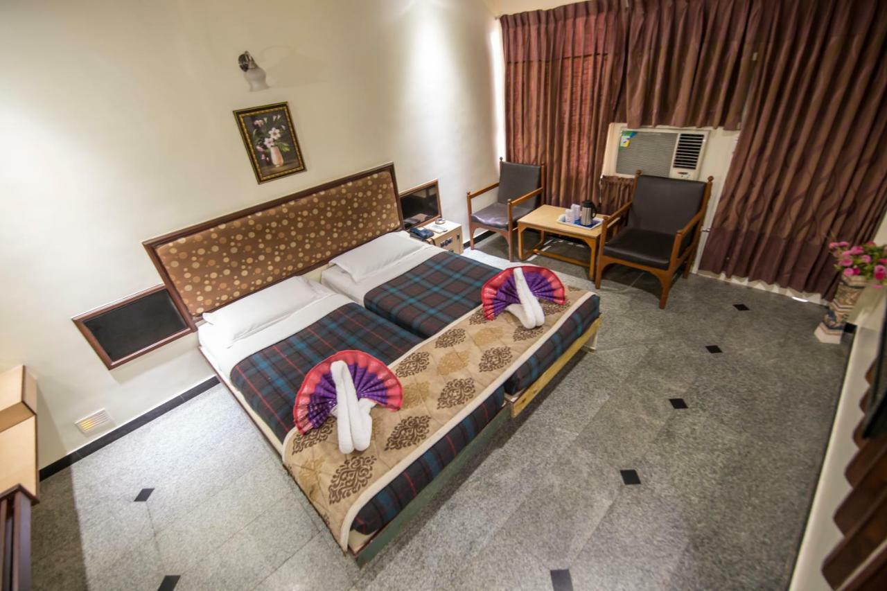 Hotel Aryaas Palayankottai Buitenkant foto
