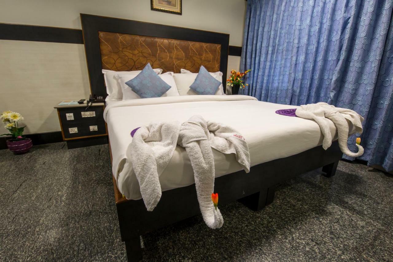 Hotel Aryaas Palayankottai Buitenkant foto