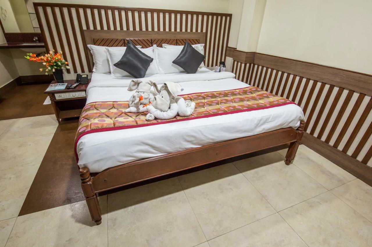 Hotel Aryaas Palayankottai Buitenkant foto