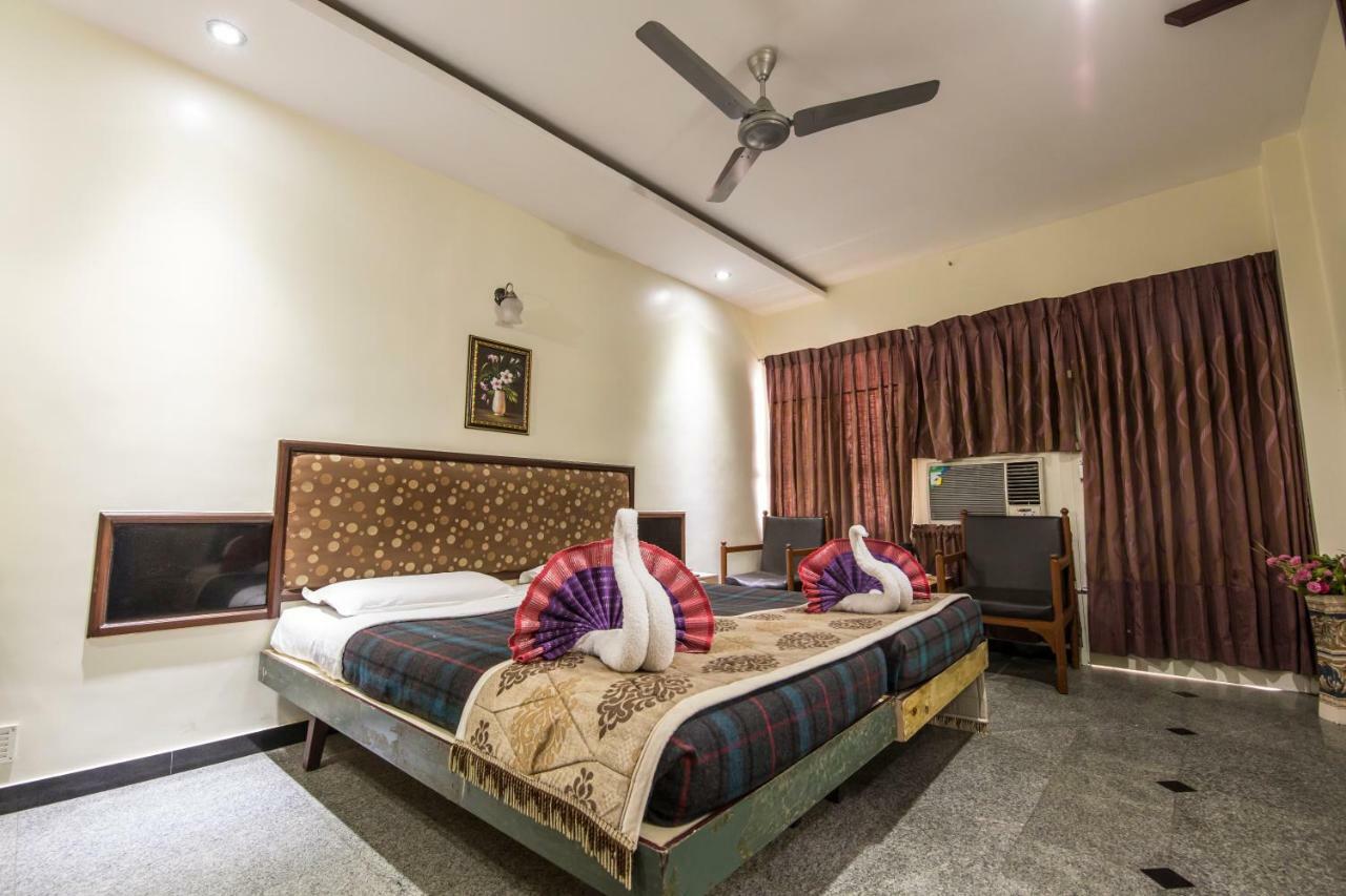 Hotel Aryaas Palayankottai Buitenkant foto