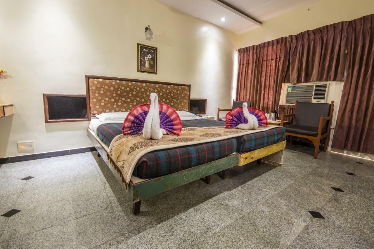 Hotel Aryaas Palayankottai Buitenkant foto