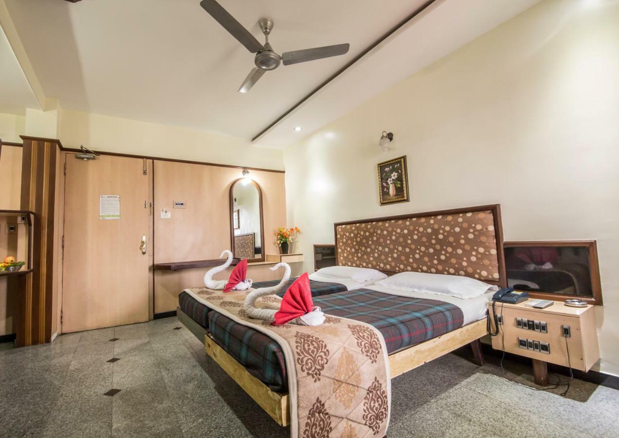 Hotel Aryaas Palayankottai Buitenkant foto