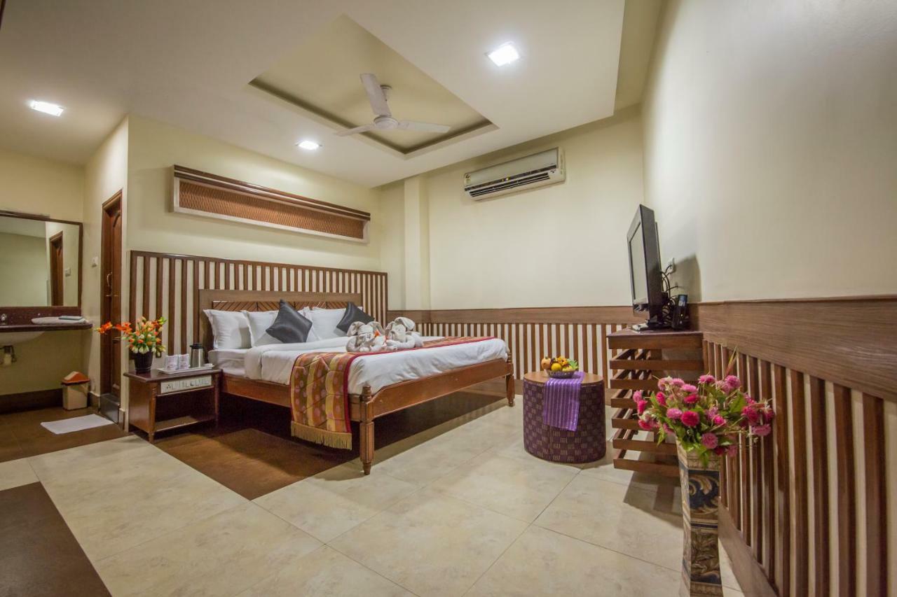 Hotel Aryaas Palayankottai Buitenkant foto