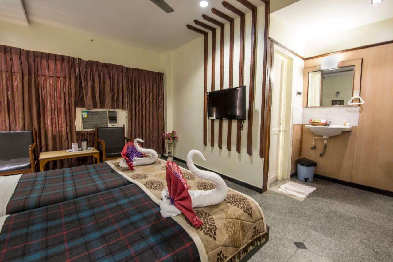 Hotel Aryaas Palayankottai Buitenkant foto
