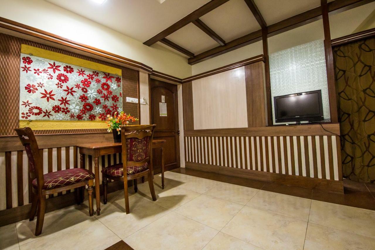 Hotel Aryaas Palayankottai Buitenkant foto