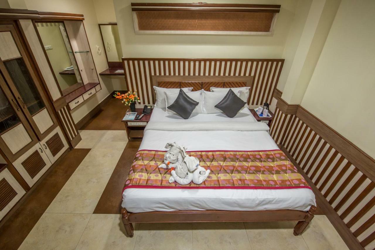 Hotel Aryaas Palayankottai Buitenkant foto