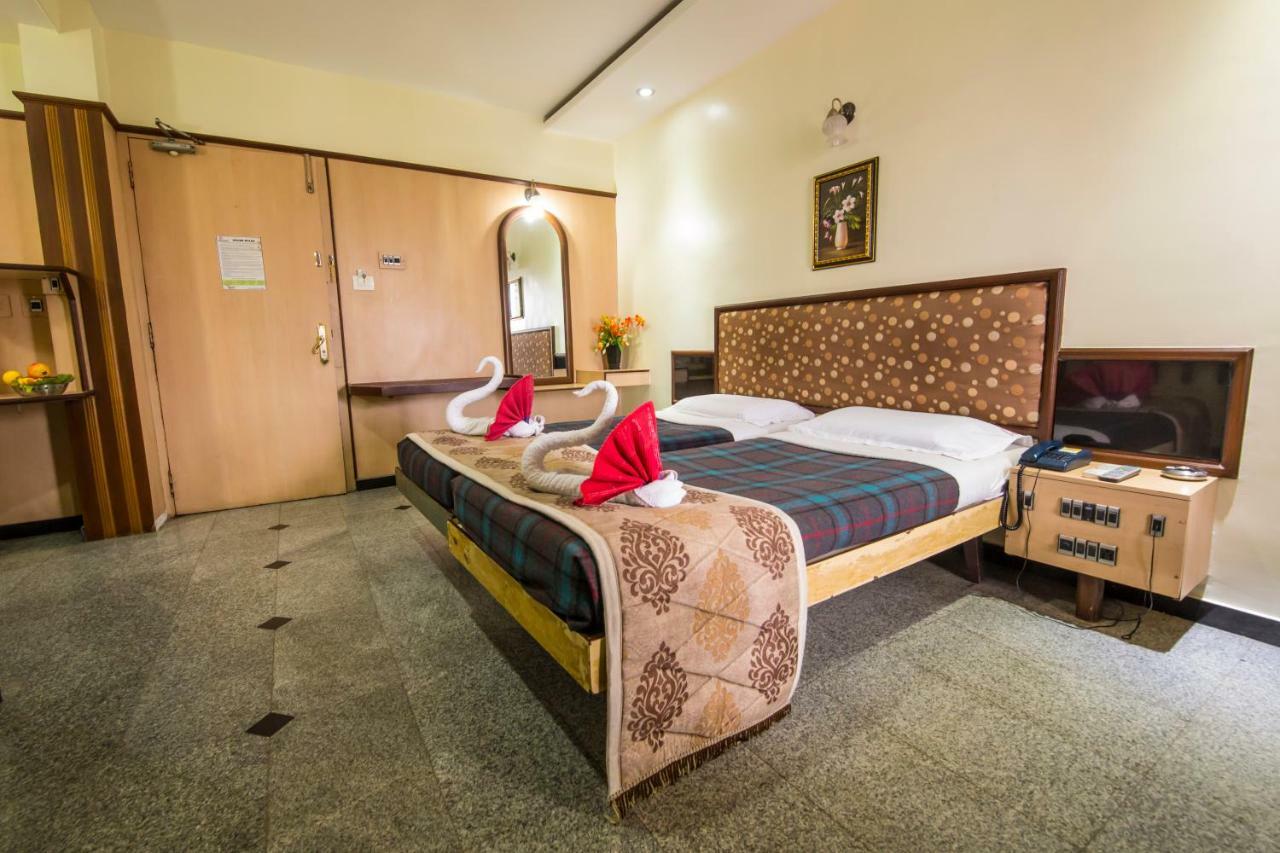 Hotel Aryaas Palayankottai Buitenkant foto